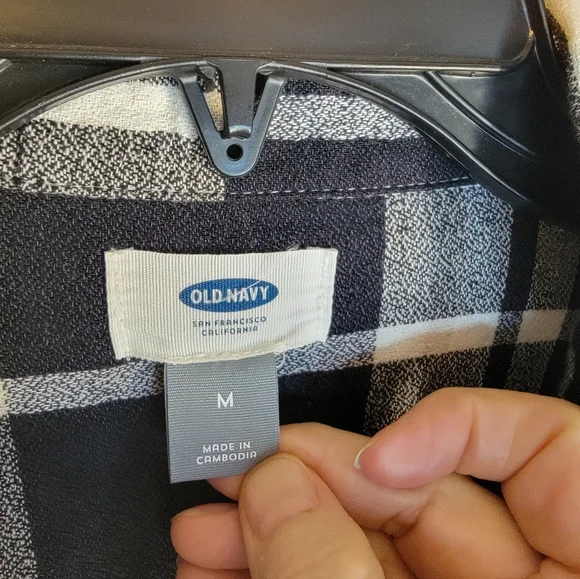 100% Cotton Black, White, &Tan Plaid Button-Up Shirt - Picture 4 of 8